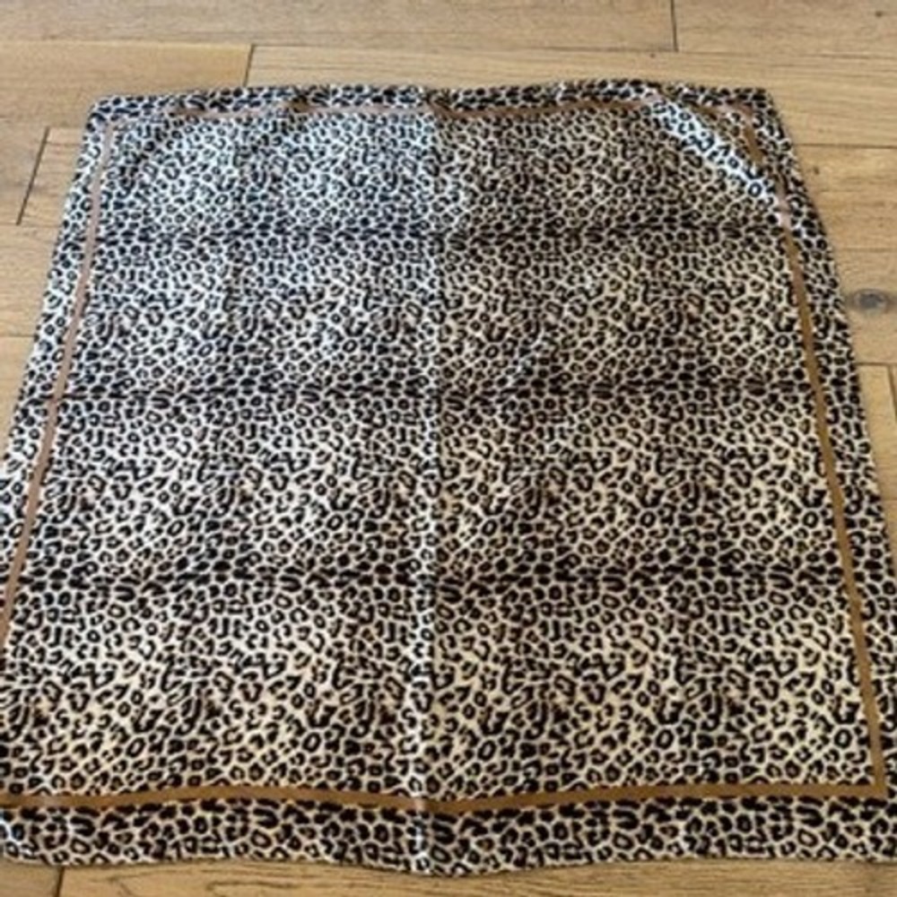 Leopard Print Scarf 100% Silk‎ Brown Excellent Cond. Square Animal Print (1727)